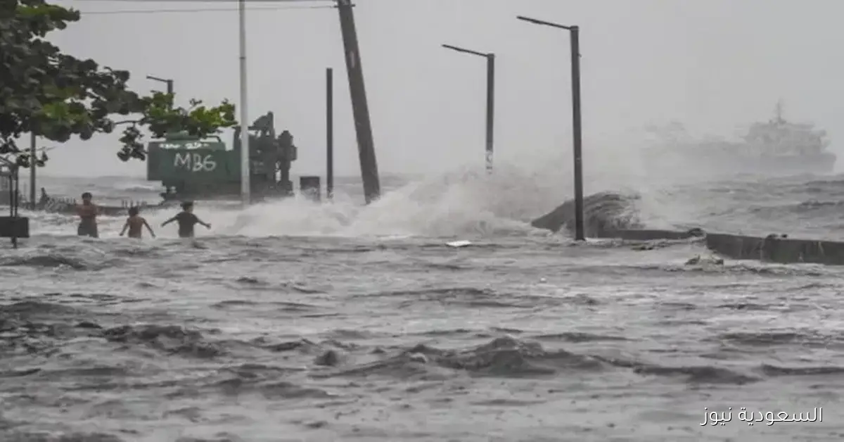 العاصفة “ماتمو” تقترب من الفلبين وقد تتحول إلى إعصار يهدد جنوب الصين