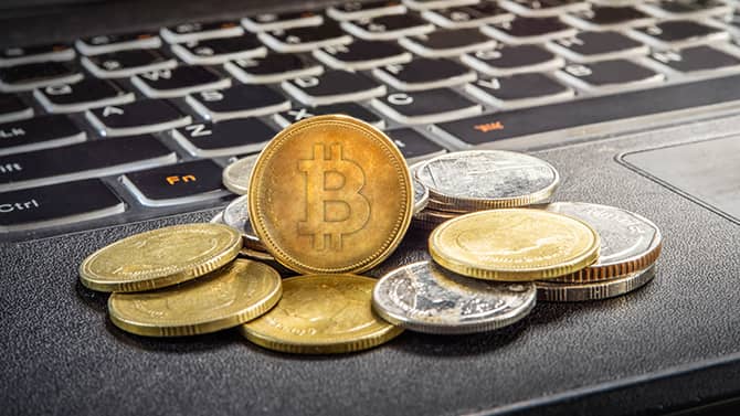أسعار العملات المشفرة اليوم 14-10-2025 تسجل انخفاضًا حادًا بسبب اضطرابات التجارة العالمية
