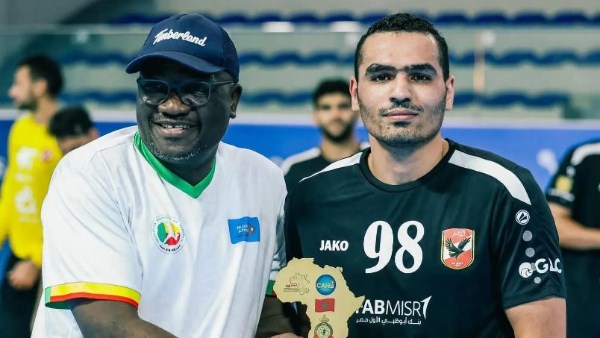 كاستيلو يتألق ويحصد جائزة أفضل لاعب في مباراة فلاورز البنيني