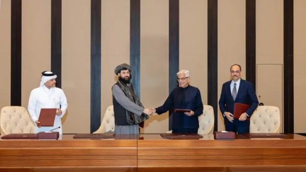 وزير دفاع باكستان يؤكد استمرار اتفاق وقف إطلاق النار مع أفغانستان ما لم يتم انتهاكه