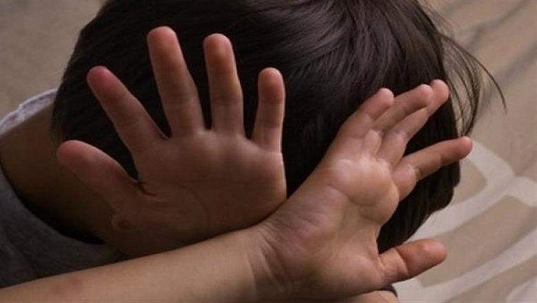 خمس وسائل للإبلاغ عن جرائم الاعتداء والتحرش بالأطفال، تدخل فوري متاح على مدار الساعة