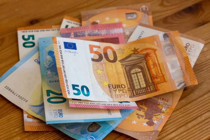 سعر اليورو مقابل الجنيه المصري اليوم الاثنين 24 نوفمبر 2025 وآخر تحديثات الأسعار