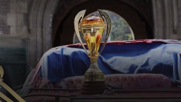 طاقم تحكيم إنجليزي يتجه لإدارة نهائي السوبر بين الأهلي والزمالك