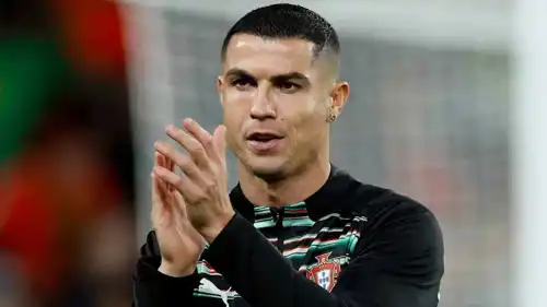 رونالدو أسطورة داخل الملاعب وخارجها!