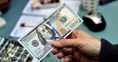 السعودية نيوز : 
                                            الدولار لحظة بلحظة.. 47.44 سعر شراء الأخضر في بنك التعمير والإسكان