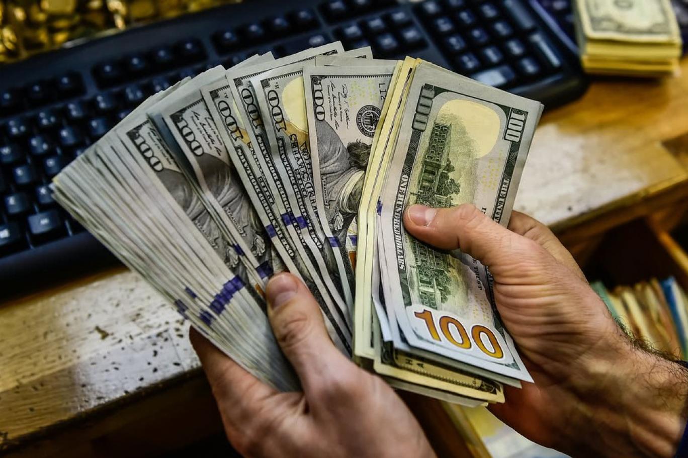 سعر الدولار مقابل الجنيه المصري اليوم الثلاثاء 2 ديسمبر 2025.. تحديث فوري