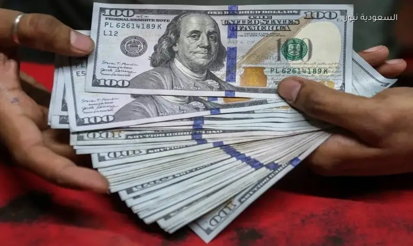 الدولار يواصل مكاسبه بدعم من الذكاء الاصطناعي وتدفقات الملاذ الآمن