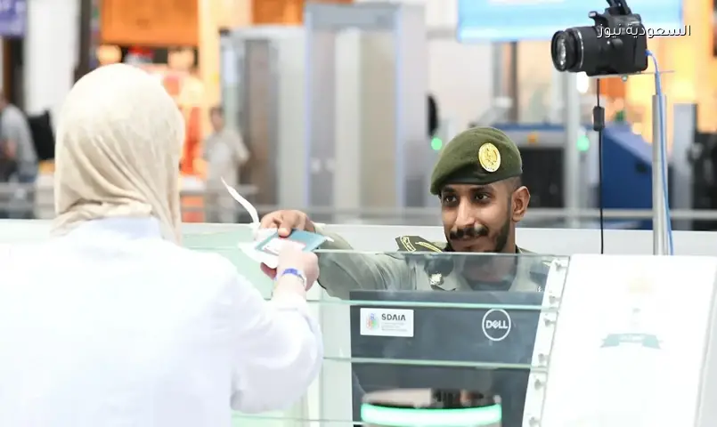 جوازات مطار المدينة تنهي إجراءات مغادرة أولى رحلات ضيوف الرحمن بعد الحج